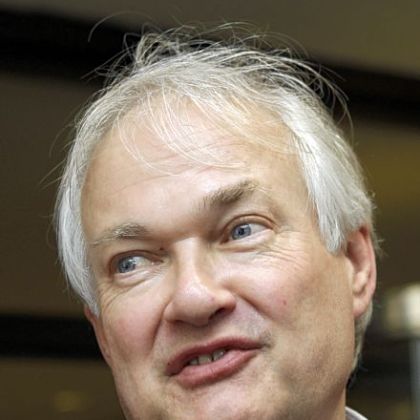 Player vote gives Donald Fehr the OK to file to disband union.
