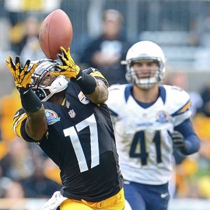 A Ben Roethlisberger pass just out of the reach of Steelers' receiver Mike Wallace