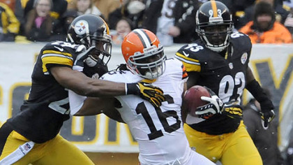 The Steelers' Ryan Mundy takes down the Browns' Joshua Cribbs in the first quarter.